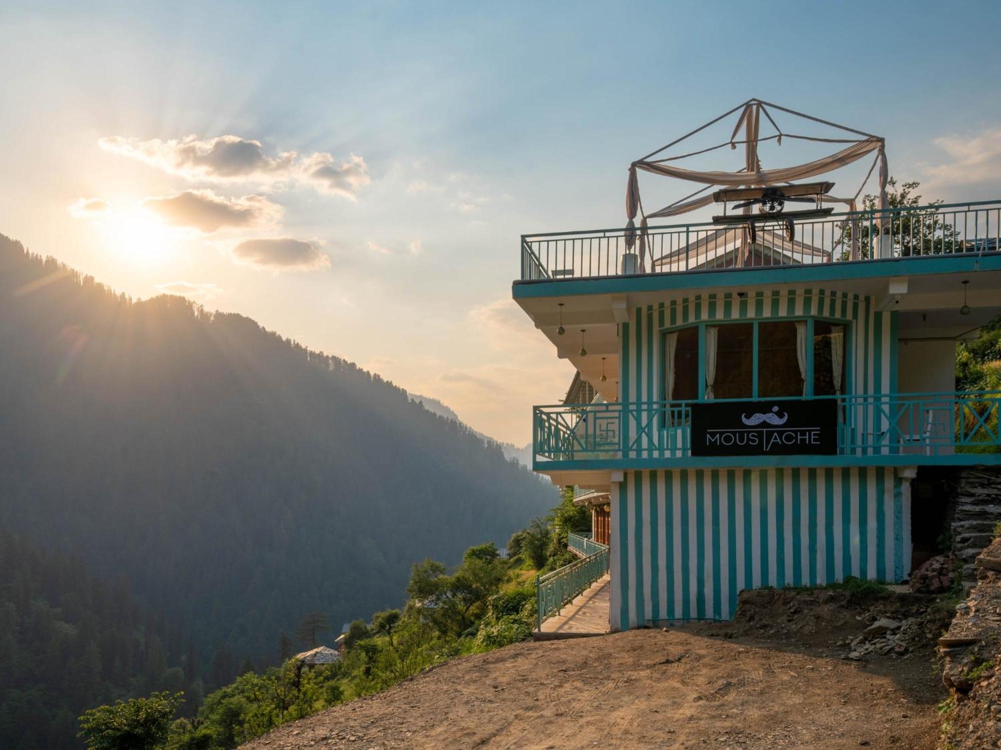 Moustache Shoja, Jibhi Hostel Buitenkant foto