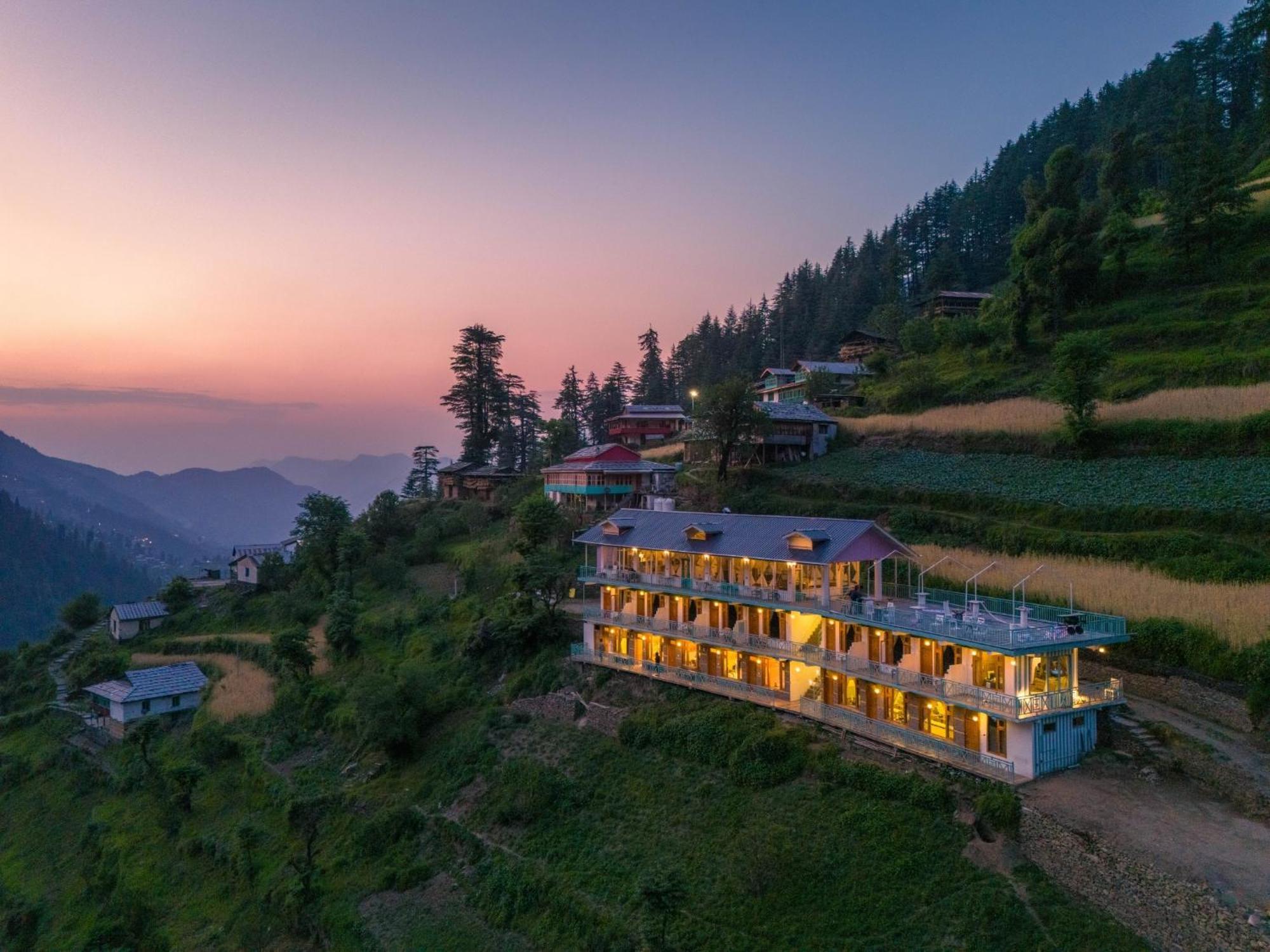 Moustache Shoja, Jibhi Hostel Buitenkant foto
